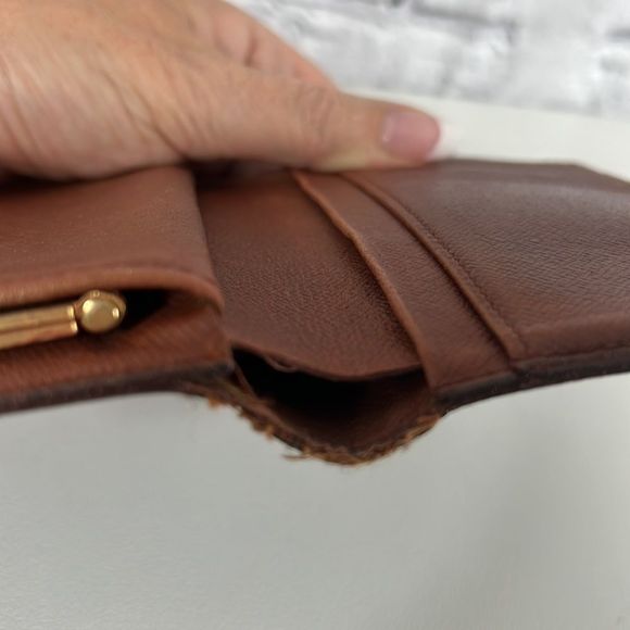Authenticated Vintage Louis Vuitton Viennois Wallet - Picture 11 of 17